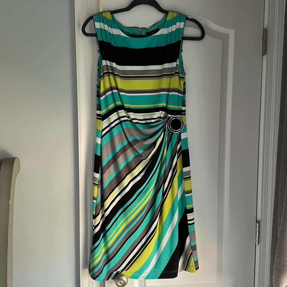 Tahari sleeveless dress-(size 8) EUC